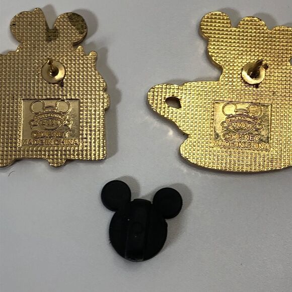 DISNEY Mickey Mouse Minnie Mouse Tea Cup and Castle Trading Pins lot of 2 - Picture 3 of 3